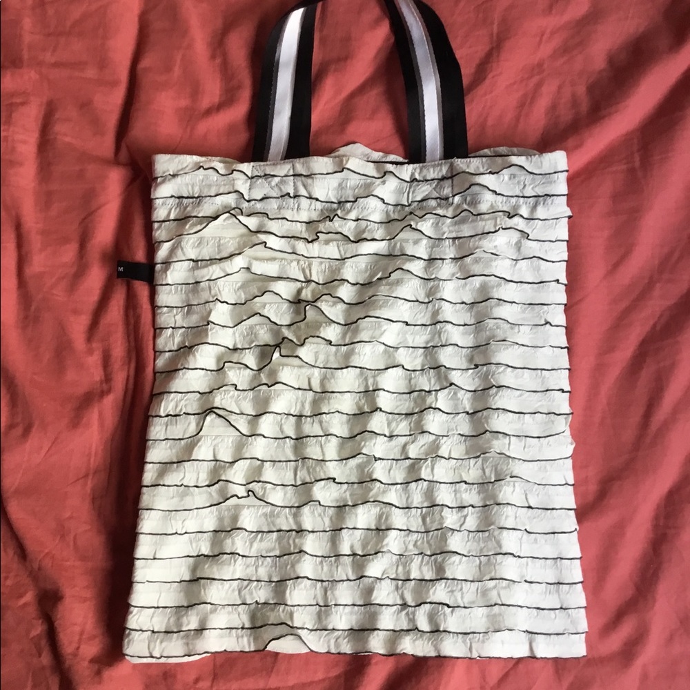 Ruffle bag